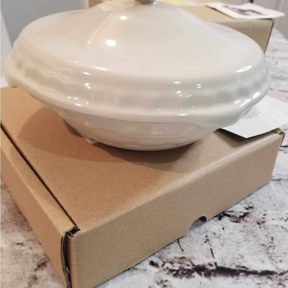 NWT Longaberger Pie Plate with Lid - Picture 5 of 7